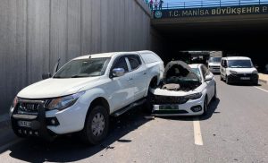 Battı çıktıda kaza; araçlarda maddi hasar oluştu