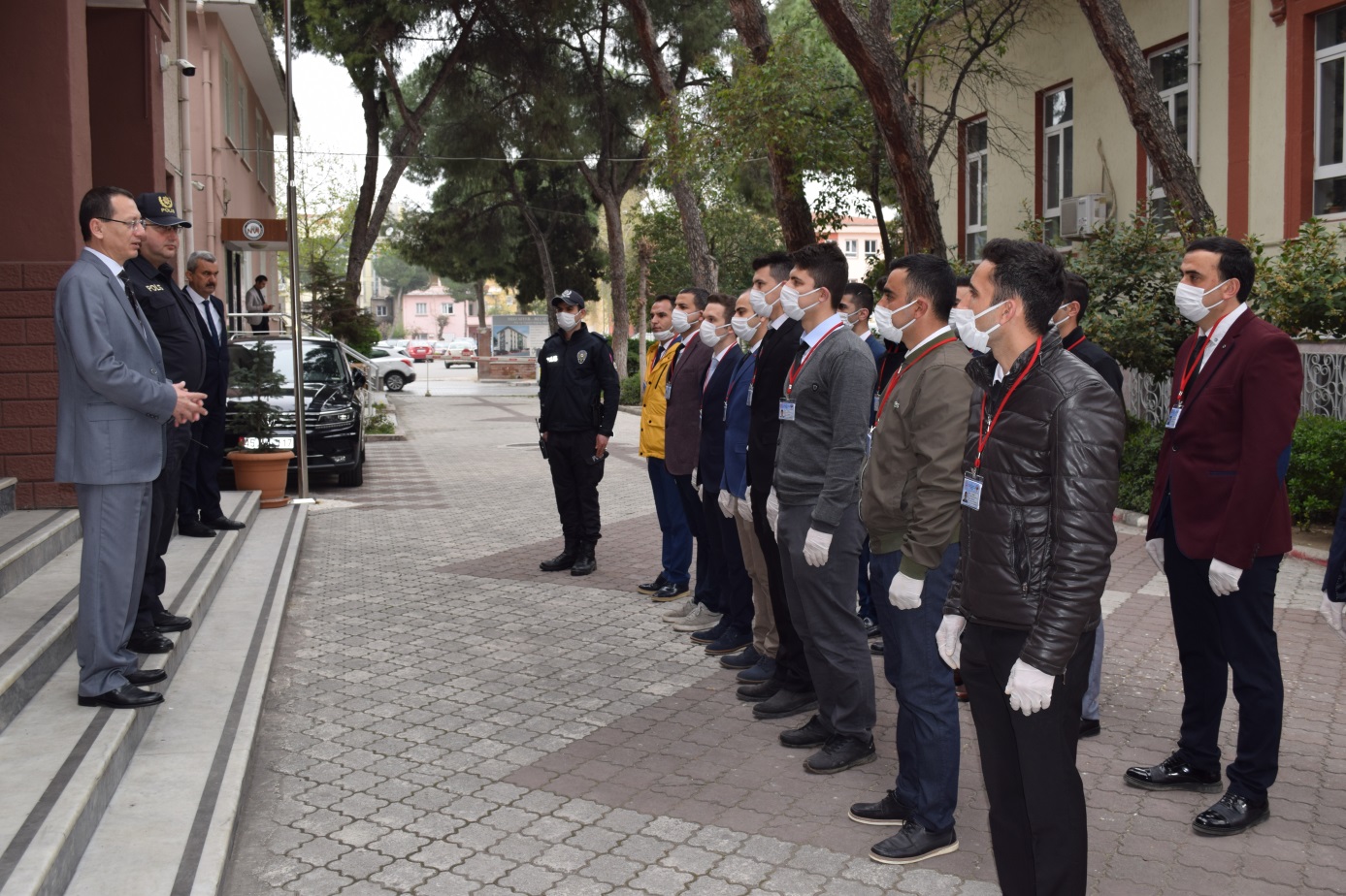 Kaymakam Ali YILMAZ, İçişleri Bakanlığı tarafından ilçemize ataması yapılan 15 Çarşı ve Mahalle Bekçisi ile bir araya geldi.