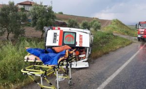 Dün kaza yapan ambulansta bulunan hasta kadın vefat etti