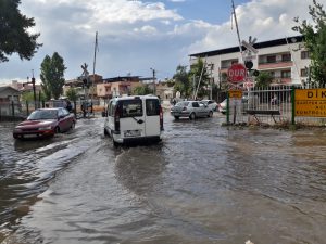 Turgutlu’da sağanak yağmur etkili oldu