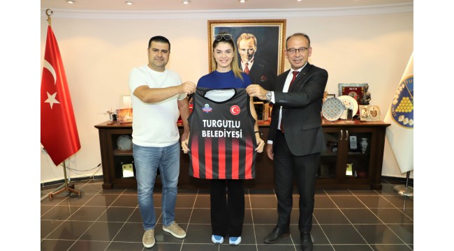 Turgutlu Belediyespor’a ‘Kaptan’ Özge Bilgin Geldi