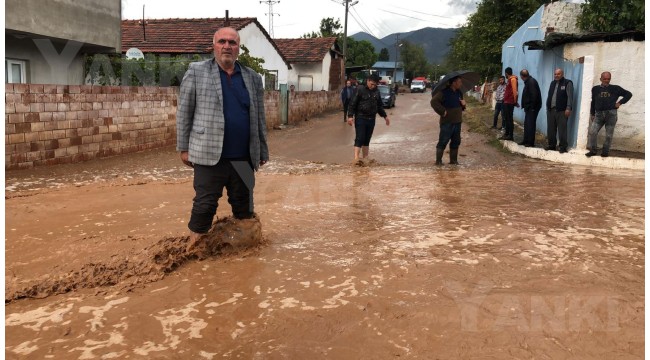 Çampınar’da dereler taştı, mahalle sular altında kaldı