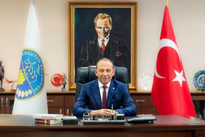 Turgutlu Belediye Başkanı Çetin Akın  korona virüs aşısı oldu.